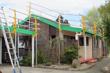 House with pole-up edge rail installed to perimeter